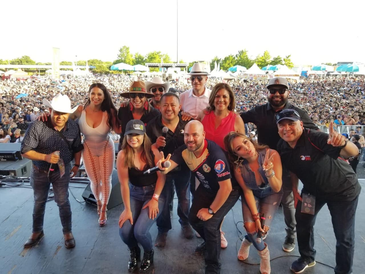 <b>El Bueno, La Mala y El Feo</b> viajaron a Dallas junto a
<b>La Bronca</b> para ser parte de la gran celebración del Festival de Mayo.