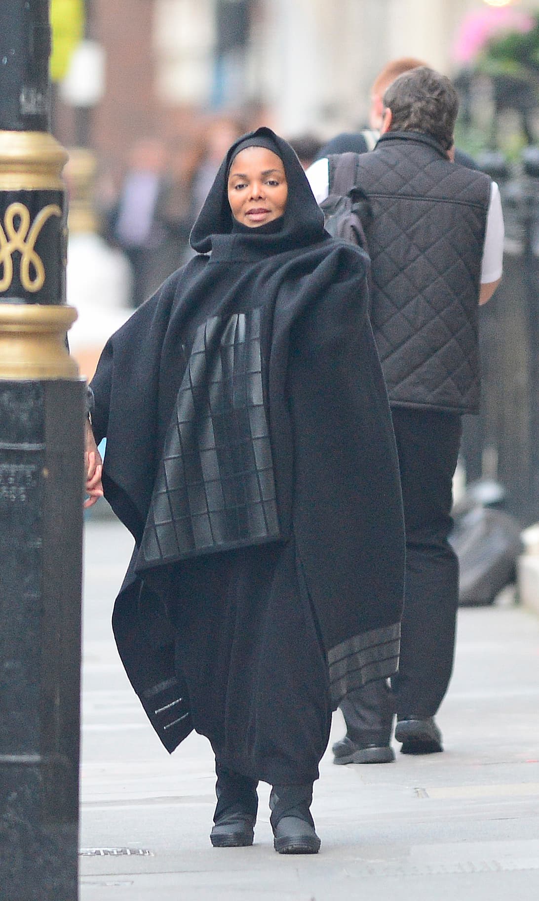 Sobre todo porque sobre los escenarios siempre luce glamorosa y sexy.