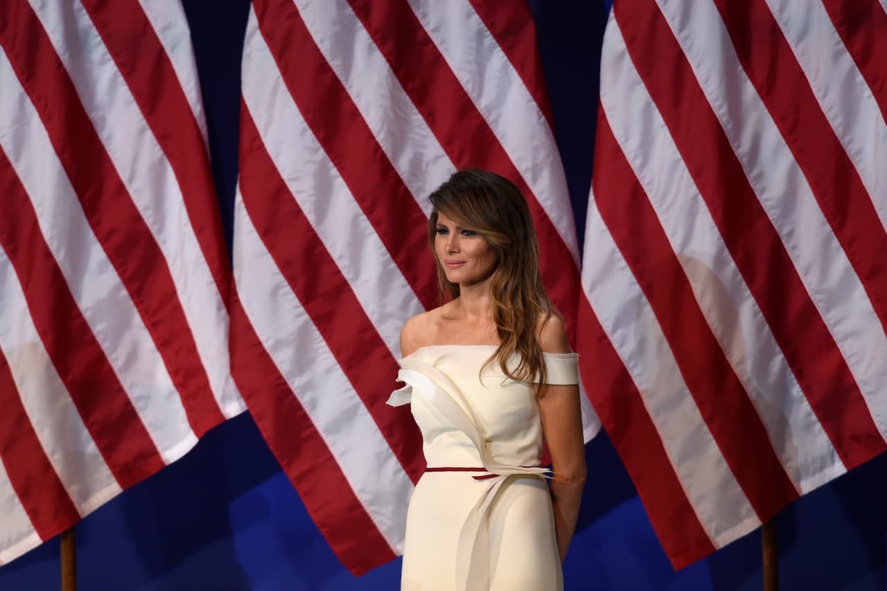 Melania Trump persiste con su demanda contra el Daily Mail por haber afirmado que cumplía labores de "refinada dama de compañía"