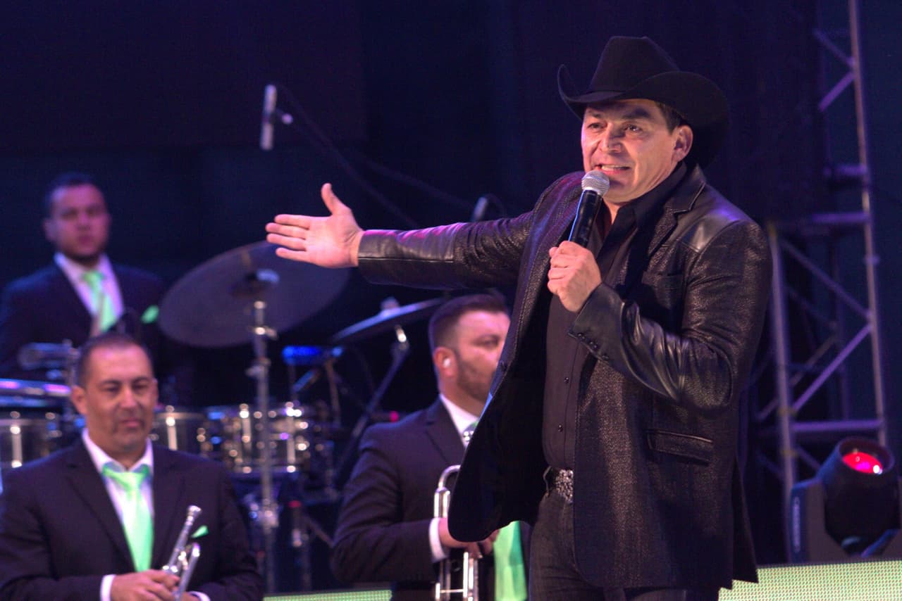 'Sentimental', 'Bandido de amores', 'El viejo joven' y 'Tatuajes', fueron algunas de las canciones con las que deleitó a los miles de fans de La Original.