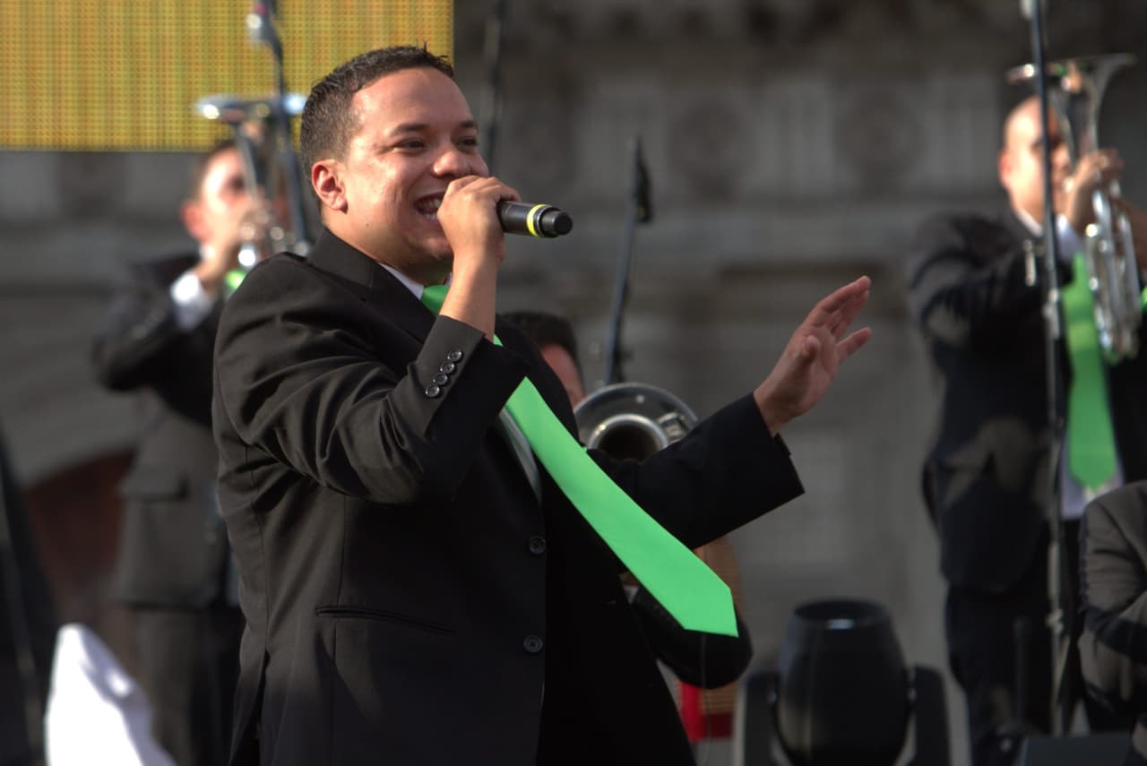 La Original Banda El Limón cantó por más de dos horas para 50 mil asistentes, según la agencia Notimex.