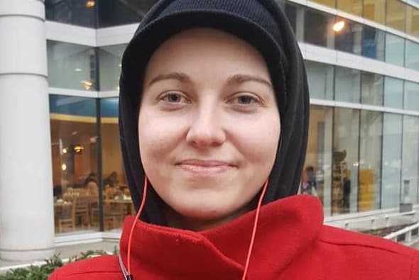 Para Sidney Shepperd, barista de Starbucks, el presidente Obama hizo un gran trabajo y le califica como uno de los mejores presidentes que ha tenido el país. "Ayudó a que se recuperara la economía y es triste verle dejar la oficina. Fue el primer presidente por el que voté y me da tristeza dejarle ir. Su legado más importante será su ayuda a que más personas tuvieran acceso a la salud".