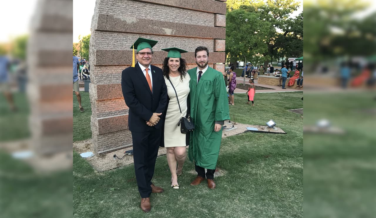 George Díaz studied Spanish and logistics.