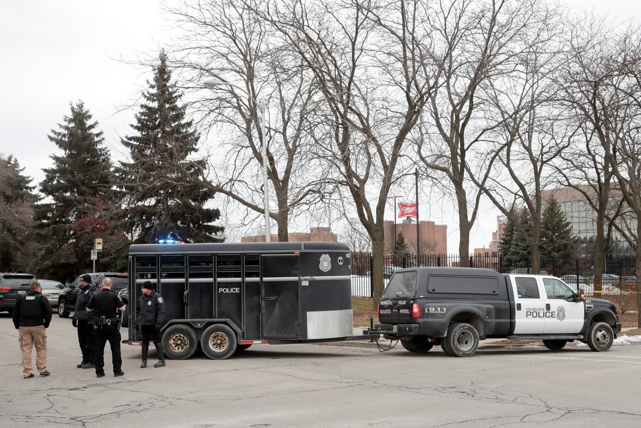 La Policía de Milwaukee dijo vía Twitter que "ya no hay una amenaza. Sin embargo, la escena sigue activa".