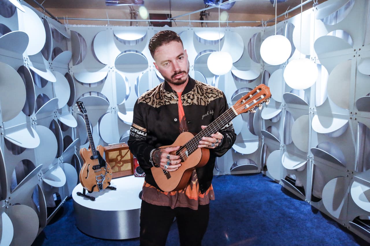 Está listo para deleitar a sus fans con algo de su nueva producciín discográfica titulada 'Energía'.