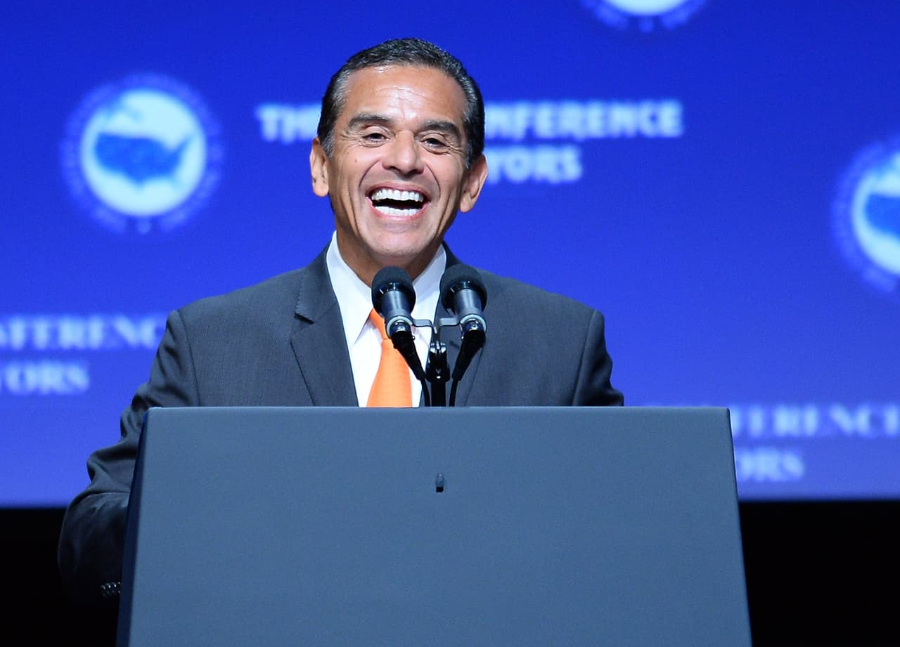 Villaraigosa lidera intención de voto para gobernar CA