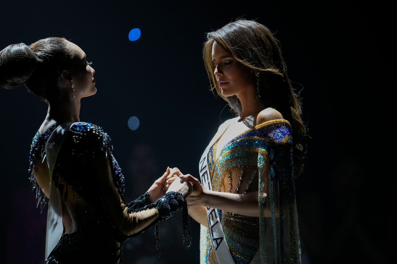 Es la corona más cara de los 71 años de historia del certamen, y además usó la primera banda hecha con materiales reciclables.
<br>