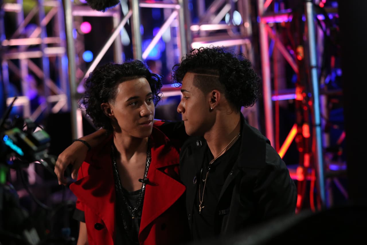 La música corre por las venas de estos hermanos dominicanos que audicionaron en Los Ángeles. En la segunda fase, los jueces los separaron y ahora es Richard quien cumple el sueño por los dos.