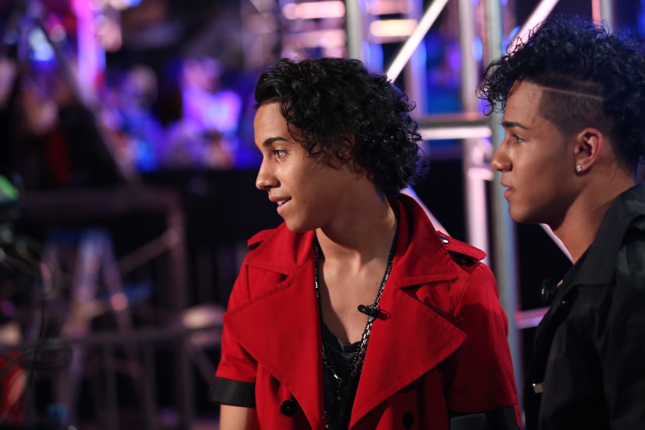 La música corre por las venas de estos hermanos dominicanos que audicionaron en Los Ángeles. En la segunda fase, los jueces los separaron y ahora es Richard quien cumple el sueño por los dos.