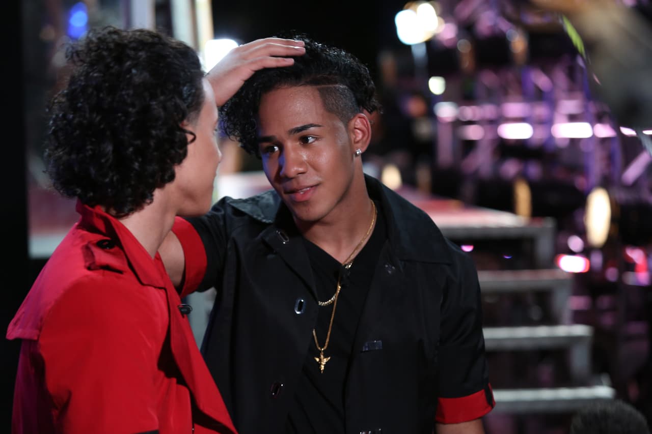 La música corre por las venas de estos hermanos dominicanos que audicionaron en Los Ángeles. En la segunda fase, los jueces los separaron y ahora es Richard quien cumple el sueño por los dos.