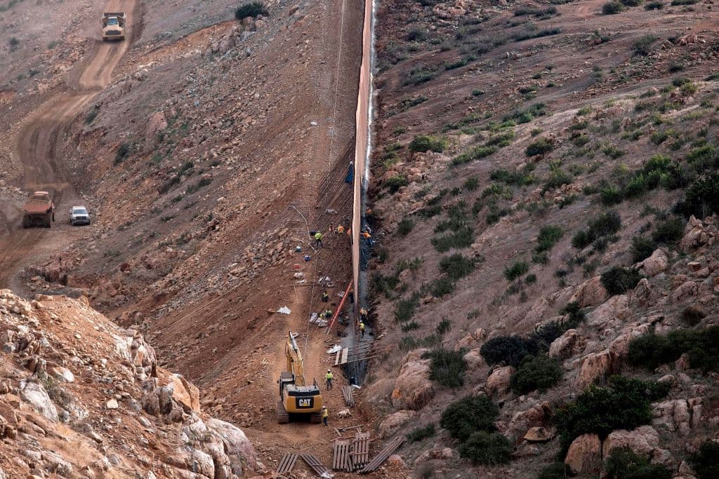 El Pentágono recupera 2,200 millones que Trump le había quitado para destinarlos a la construcción del muro