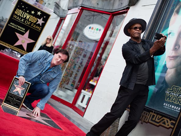 Tarantino posa junto con su estrella y el actor Samuel L. Jackson