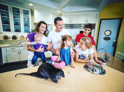 Alan visitó Busch Gardens Tampa junto a su esposa Cristy Bernal, dos de sus hijos mayores y los dos pequeños de la casa.