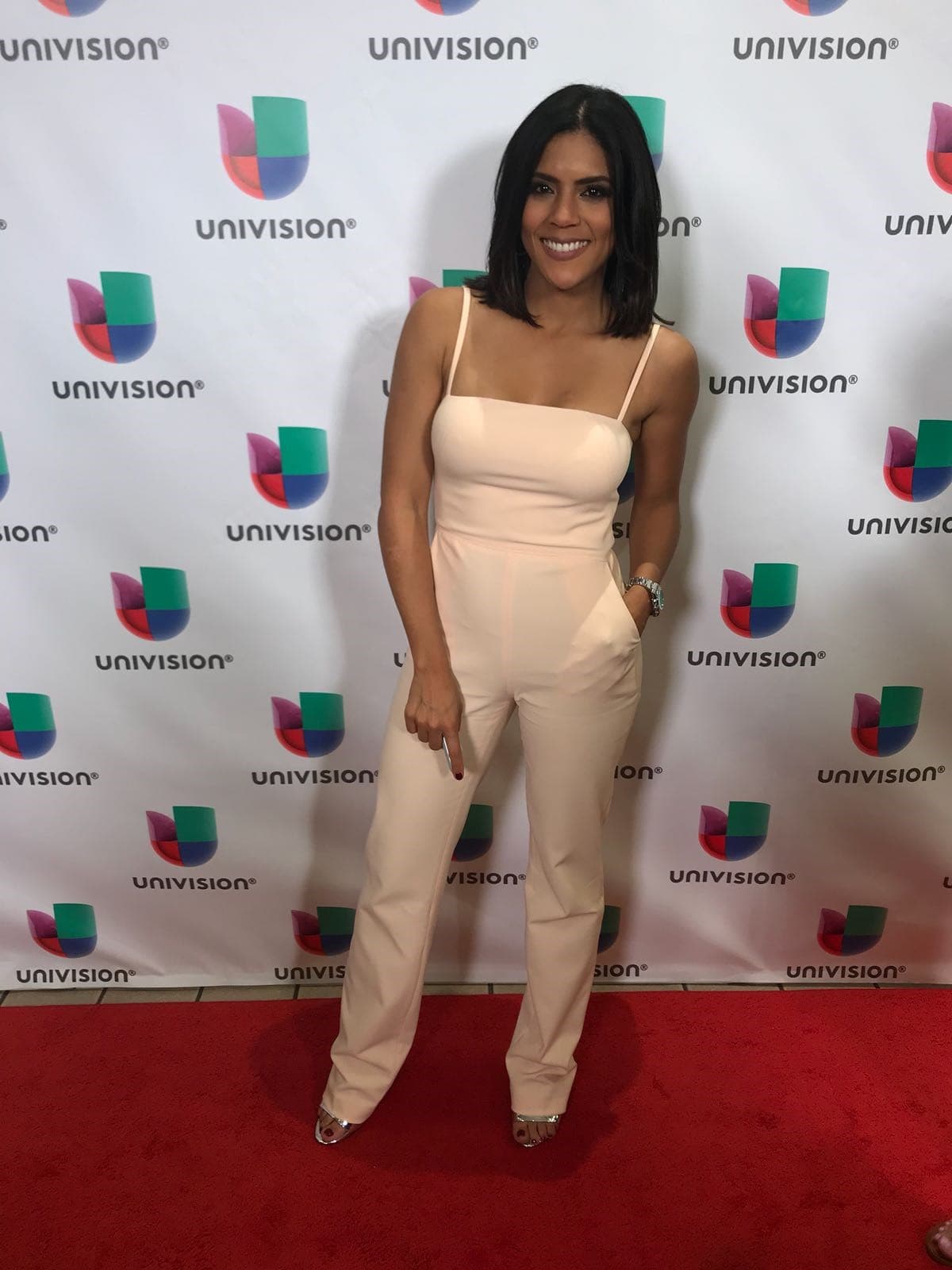 Con una sonrisa de oreja a oreja, Francisca Lachapel acudió la tarde del martes 6 de marzo a la presentación de su libro titulado 'Una reina como tú'.