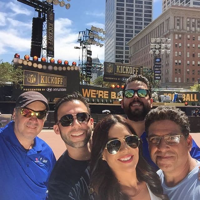 Usuarios compartieron sus fotos desde la plaza Justin Herman en San Francisco.