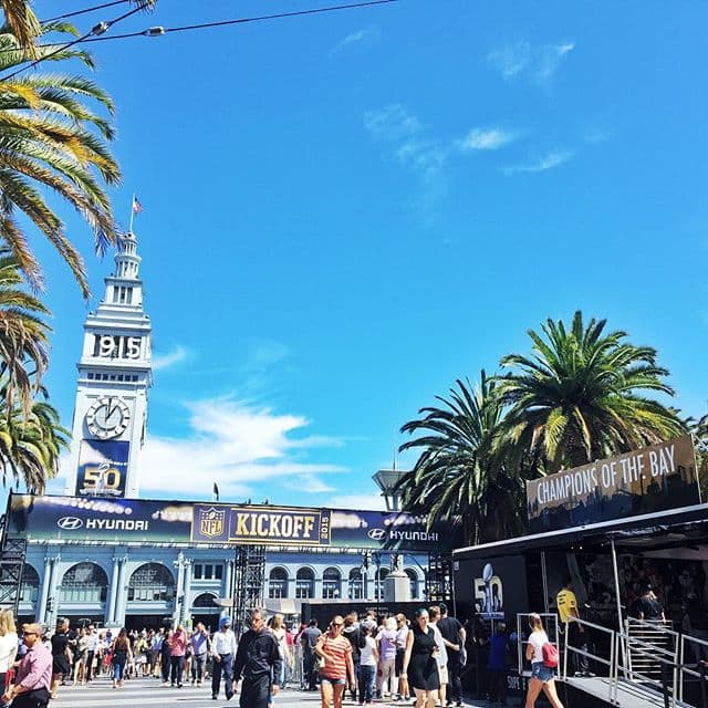 Usuarios compartieron sus fotos desde la plaza Justin Herman en San Francisco.