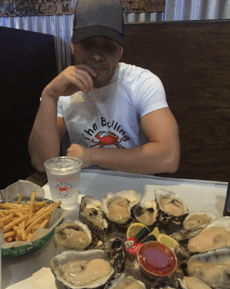 ¡Aliméntate guapo! Ese cuerpo tiene que estar muy bien nutrido.