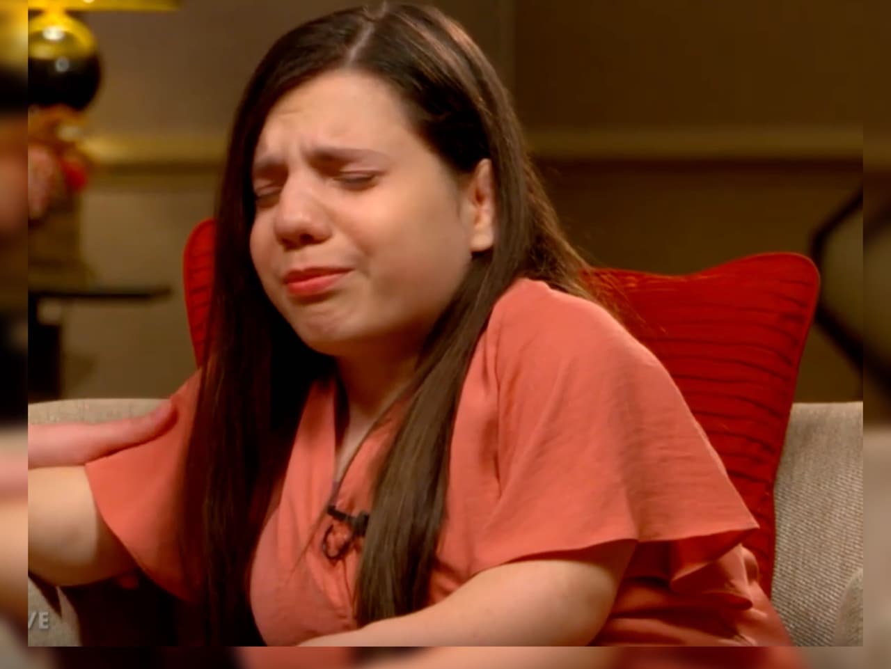 “He vivido con al menos 30 familias”: entre lágrimas, niña con enanismo asegura no ser una psicópata