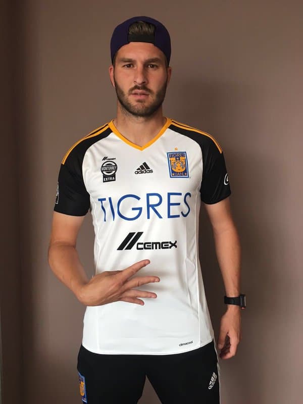 André Gignac se adelanta y enseña el tercer uniforme de Tigres