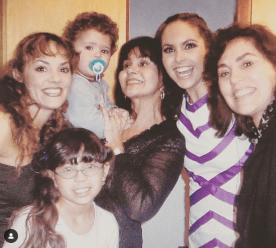 Por ejemplo, el 11 de mayo de 2022, dedicó una publicación en su cuenta de Instagram a su hermano, Juan Ramón Palacios y su nena.