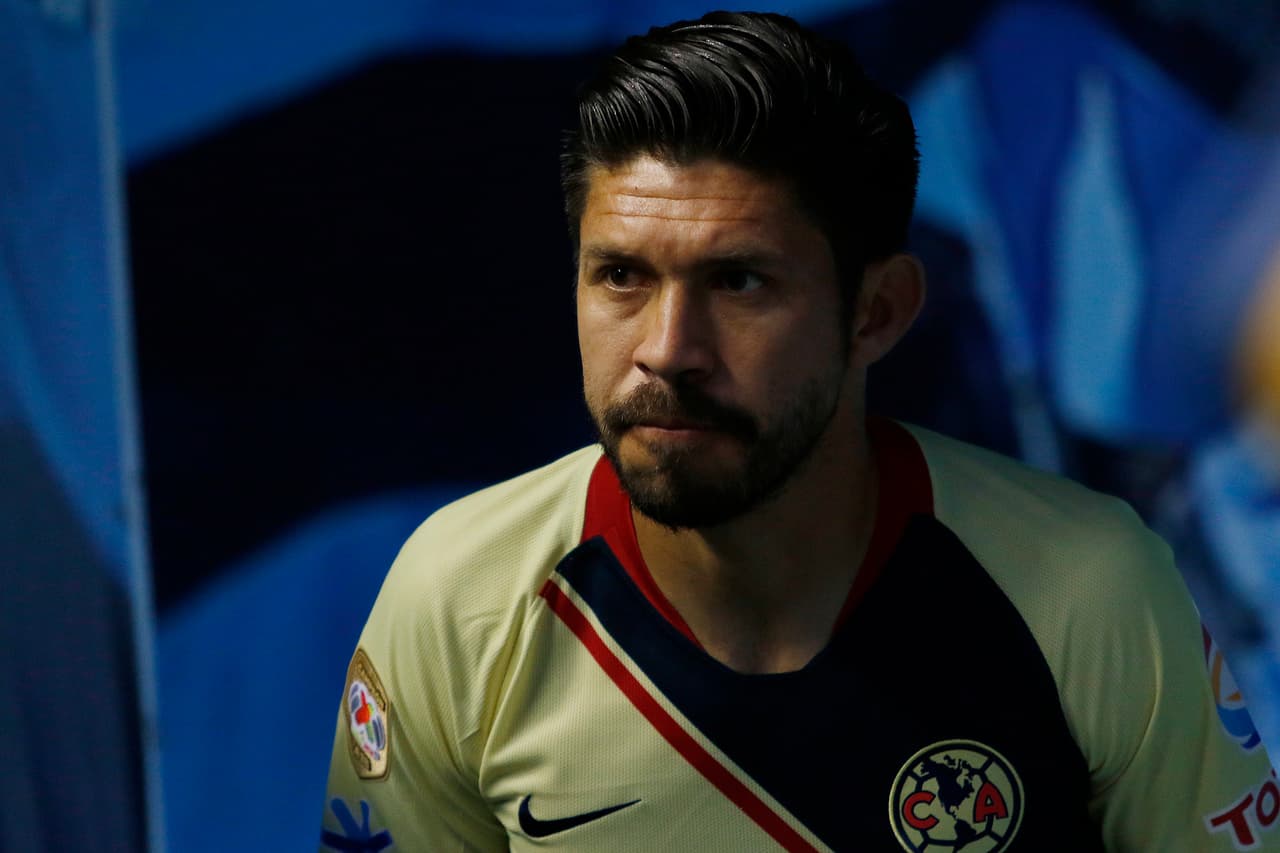 Oribe Peralta, que pasó del América a Chivas de Guadalajara, se une a una lista de jugadores que a nivel mundial han sido denominado como 'traidores' al fichar por el gran rival del equipo del que antes fueron símbolos