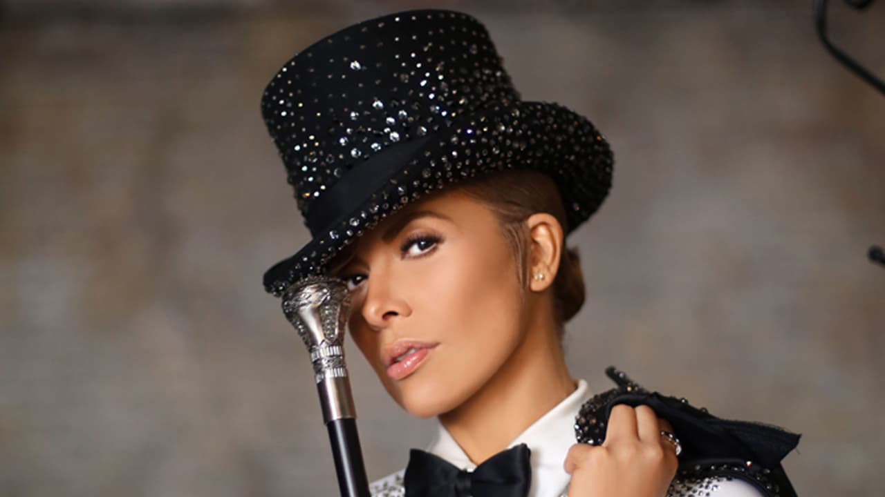 ¡Wow! Gloria Trevi ya está lista para pisar el escenario de Premios Juventud. Nos deleitará con su nuevo tema 'Como yo te Amo'.