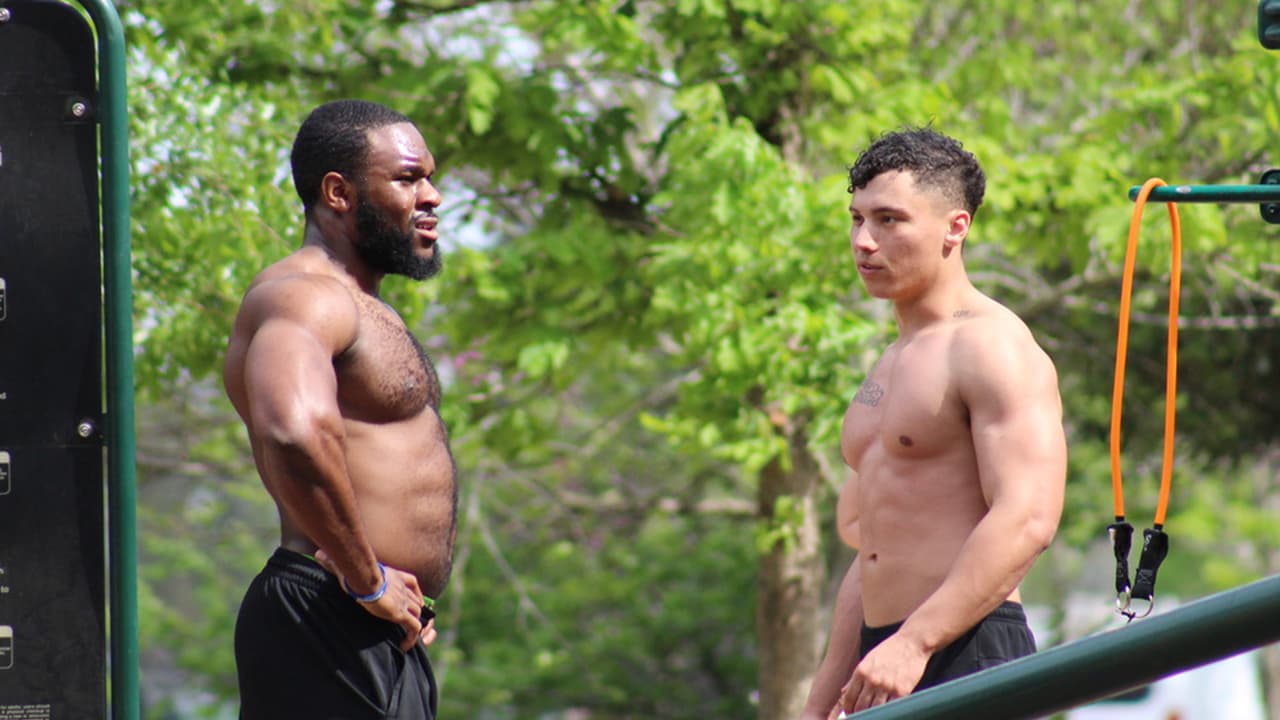Estos amigos se pusieron de acuerdo para salir del aburrimiento de estar encerrados en casa y se fueron a Memorial Park de Houston a hacer ejercicio.