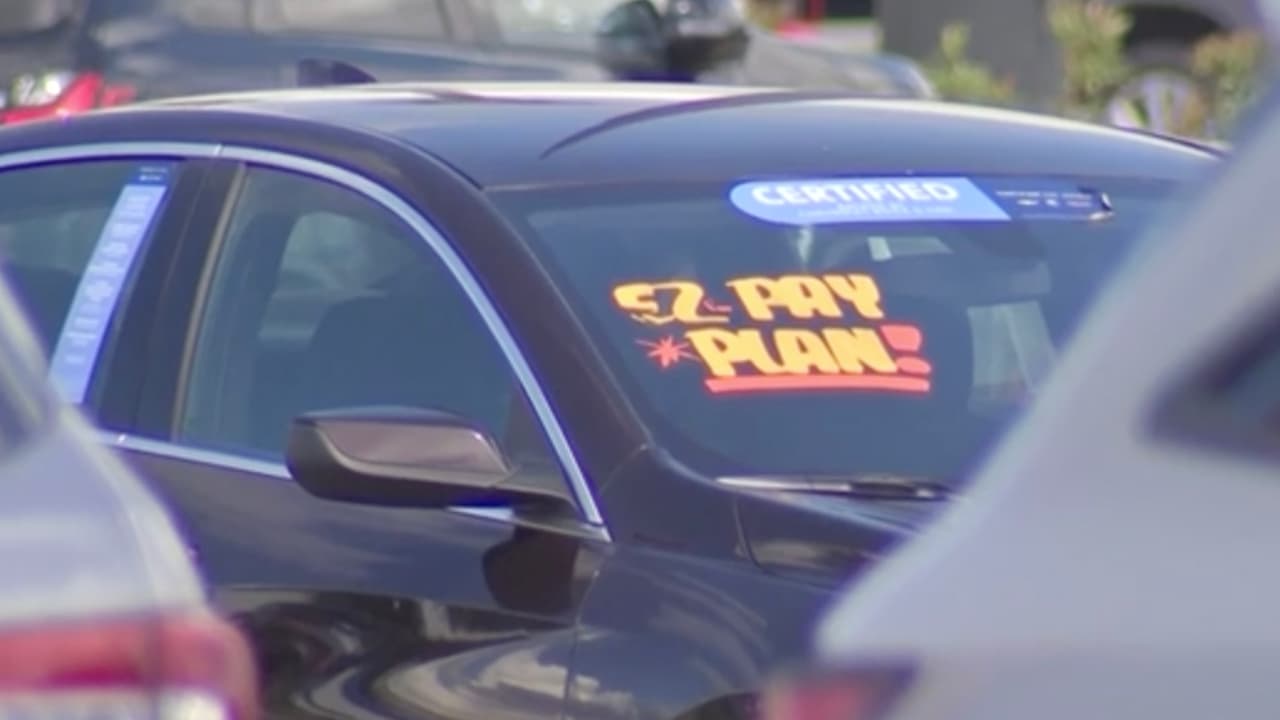 También revisa el puntaje de tu crédito para tener una idea de la tasa de interés en caso de solicitar un préstamo.