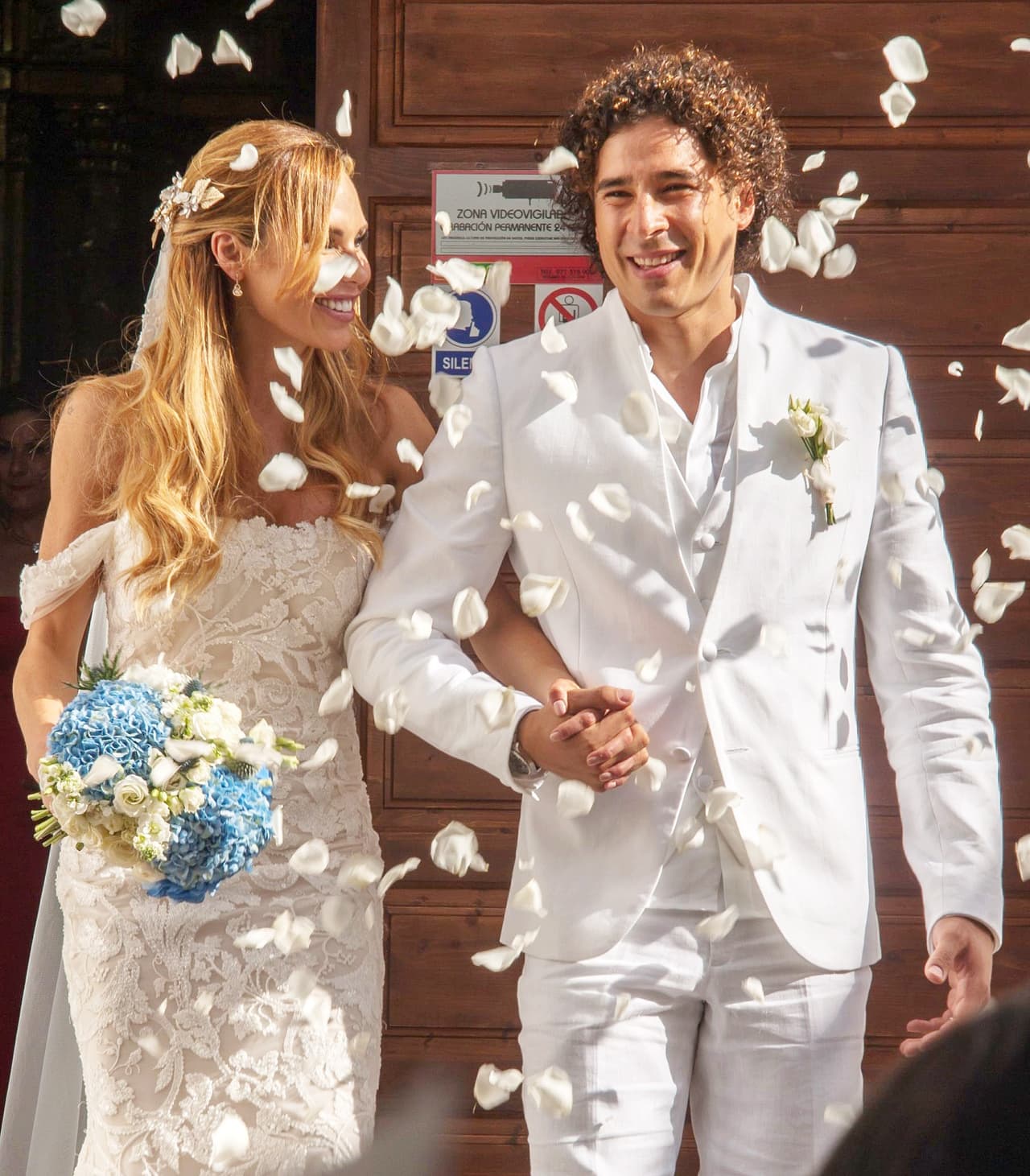 La ceremonia tuvo lugar en Ibiza, España. La revista Quién informó que Guillermo y Karla se juraron amor eterno frente al mar, así como ante la presencia de familiares y amigos más cercanos.