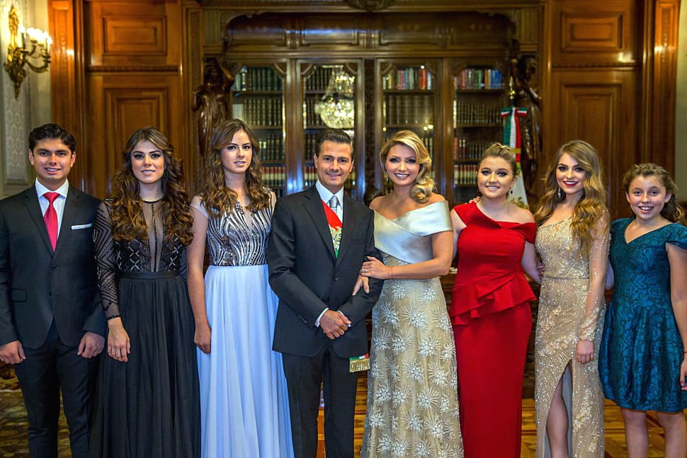 Aquí los hijos de Angélica y los de Enrique, todos muy guapetones.