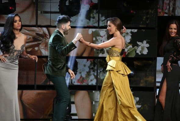 Nuestro lente intrépido te trae lo que no viste de esta gala que pareció sacada de una sesión de las Naciones Unidas. ¡Todo fue paz y amor!