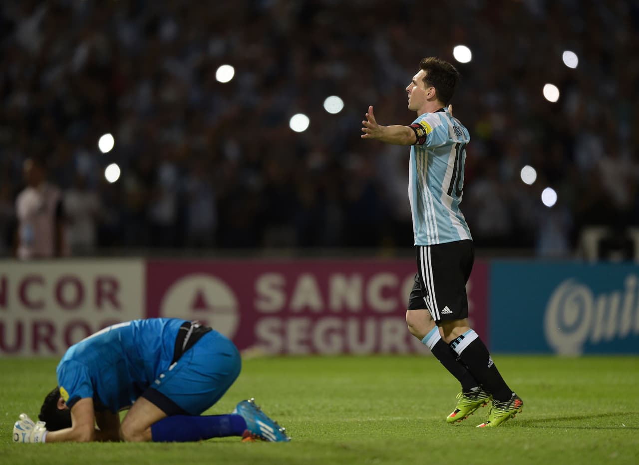 Él se mudó desde niño a Barcelona para iniciar el proceso de su sueño de convertirse en futbolista, él padecía un problema de crecimiento, pero los directivos del club español estuvieron dispuestos a pagar sus tratamientos si él se mudaba a Europa.