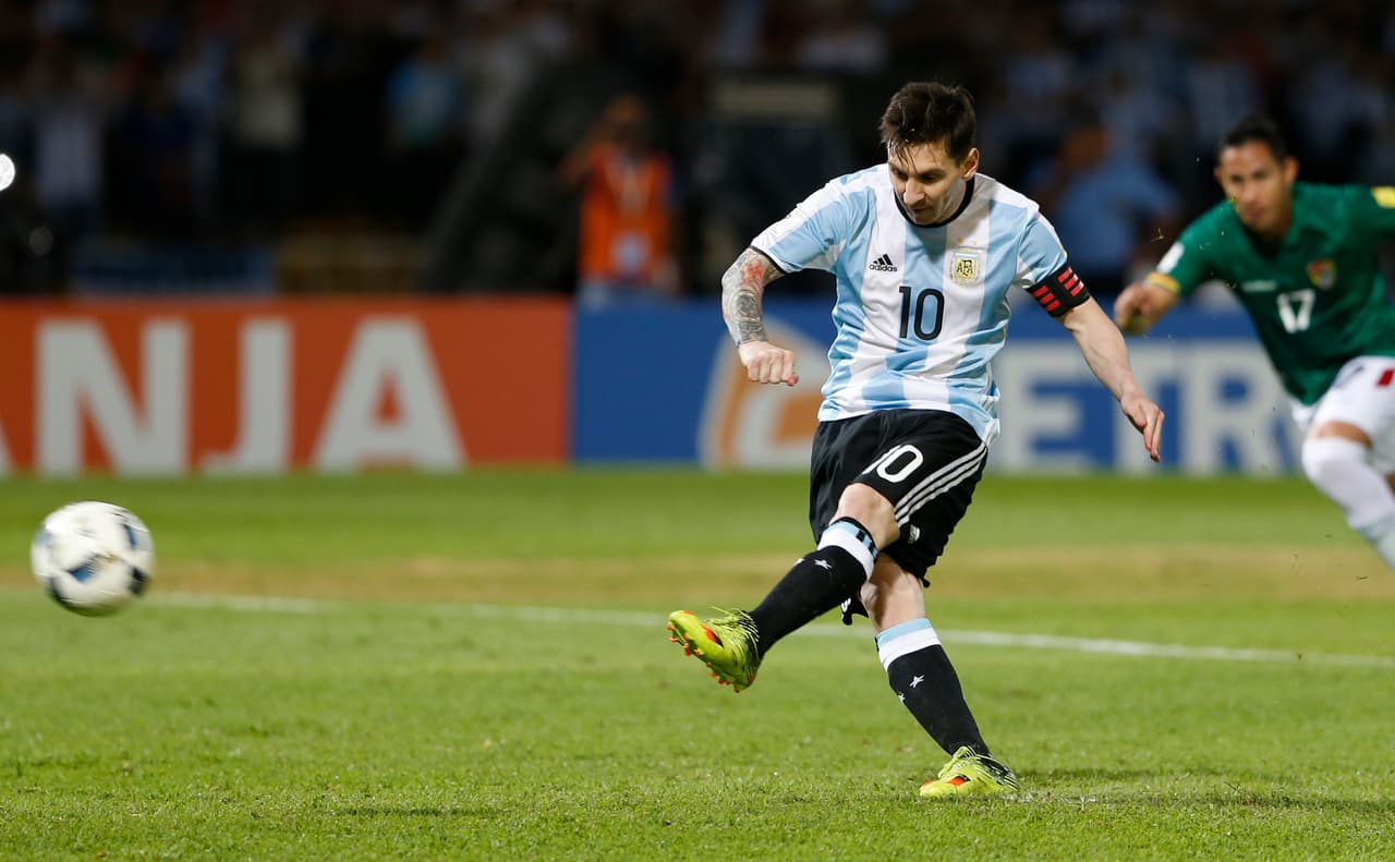 Bill Gates, el dueño y creador de Microsoft, pagó 31 millones de dólares por un manúscrito de Leonardo Da Vinci, pues el argentino se podría comprar dos de esos y además pagarse unos timbres postales de oro con diamantes y le alcanzaría.