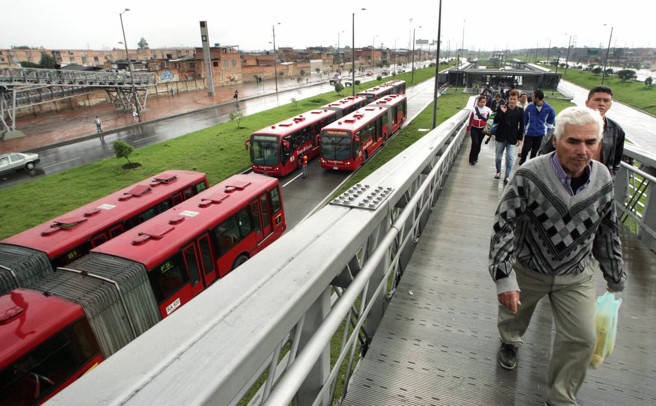 <b>Bogotá.</b> La capital colombiana es la segunda mejor en movilidad de América Latina, muy cerca de Santiago de Chile. Ocupa el puesto 22 en el ranking mundial. Su índice de movilidad urbana es de 46.3 puntos. 
<br>
