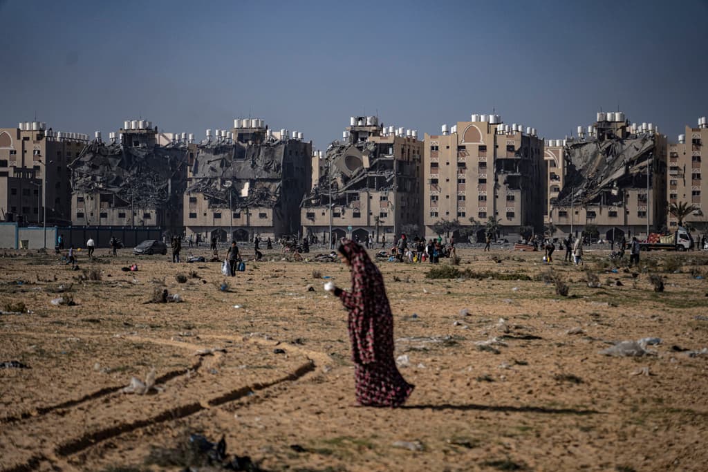 Cómo es Jan Yunis, la ciudad que acogió refugiados del norte de Gaza y que ahora bombardea Israel