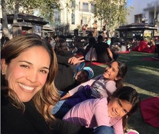 Sus sonrisas le llenan el alma, verlas crecer sanas y felices la llena de satisfacción.