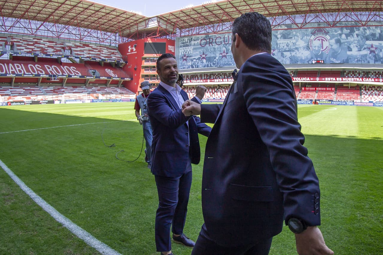 Saludo por parte de entrenadores de Atlas y Toluca en Liga MX.
