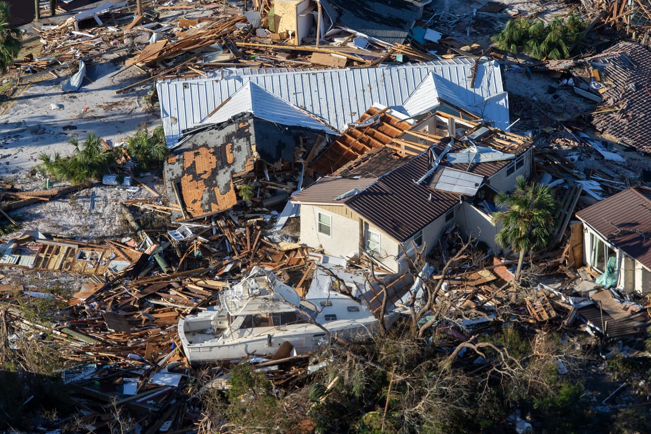 Llegó con vientos de 155 millas por hora y ráfagas aún más fuertes.
