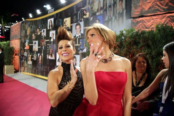 Las dos sexys mujeres nos mandaron este guiño.