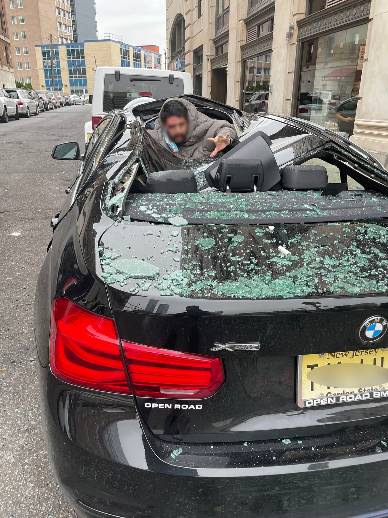 Al parecer, el accidentado habría perdido el conocimiento, ya que una de sus primeras frases, después de caer, fue “¿qué ha pasado?”.