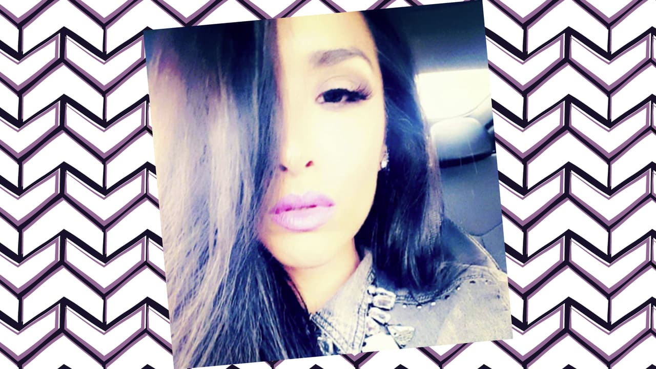 Jazmín y Adrianne parecen hermanas. Las dos cantan, bailan y aman los selfies. No dejes que las raíces mexicanas fool you. Jazmín también tiene sabrosura, muy al estilo de las raíces cubanas de Adrianne. Y guess what? Las dos han participado en shows de Univision: Jazmín lo hizo con Latinas VIP y Adrianne fue una de las invitadas en la segunda temporada de Mira Quién Baila.