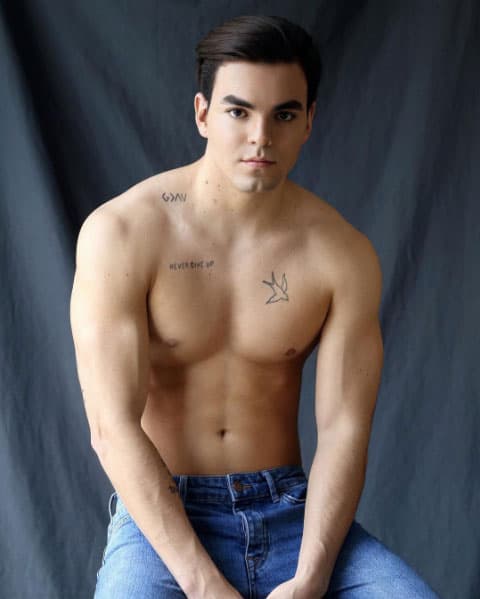 Ahora tiene 25 y se ha convertido en un galán juvenil cuya carrera en los melodramas ha seguido con gran éxito.