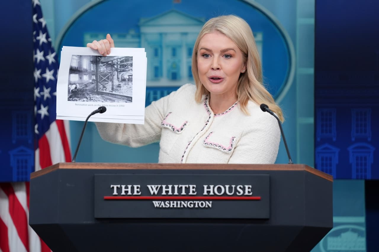 La
<b>Casa Blanca explicó en un comunicado que la demolición era necesaria</b> para “modernizar las instalaciones del Ala Este” dentro del proyecto más amplio del salón de baile, inicialmente presupuestado en 250 millones de dólares.