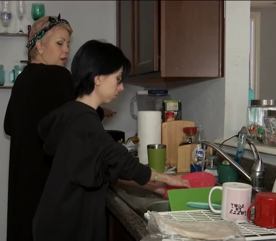 Asimismo, la joven se ha dado el tiempo de convertirse en una activista de diversas causas de justicia racial y 
<a href="https://www.univision.com/temas/derechos-humanos">derechos humanos</a>. 
<b>“Lo es porque se ve como en un espejo y quiere ayudar a todos”</b>, cuenta su madre. 
<br>