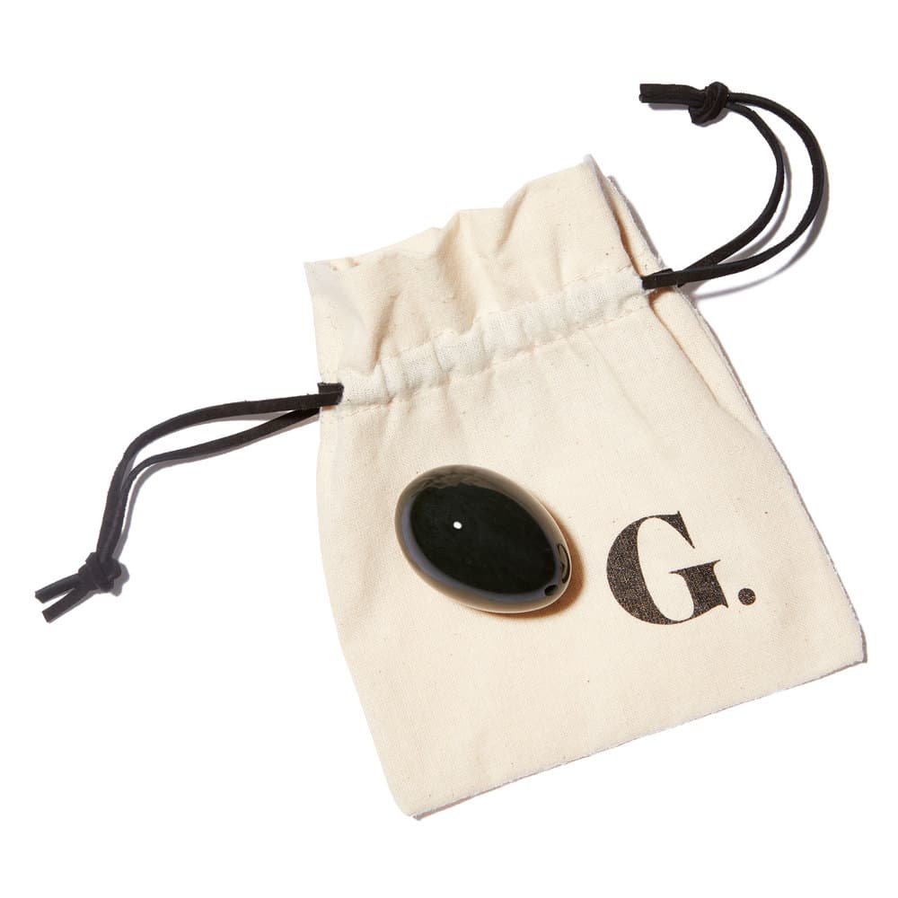 <b>De los huevos de piedra de jade a los cristales contra la infertilidad. </b>El grupo de defensa de los consumidores Truth in Advertising lista
<a href="https://www.truthinadvertising.org/goop-database/">50 productos</a> engañosos que se anuncian en
<i>Goop, </i>la publicación de Paltrow. Entre ellos se encuentran los controvertidos
<a href="https://goop.com/wellness/sexual-health/better-sex-jade-eggs-for-your-yoni/">huevos de jade</a> (66 dólares) para “fortalecer el músculo vaginal, equilibrar las hormonas y la energía femenina en general” o los “cristales contra la infertilidad”.