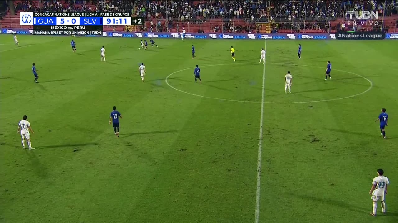 ¡GOL!  anota para Guatemala. Jehú Fajardo