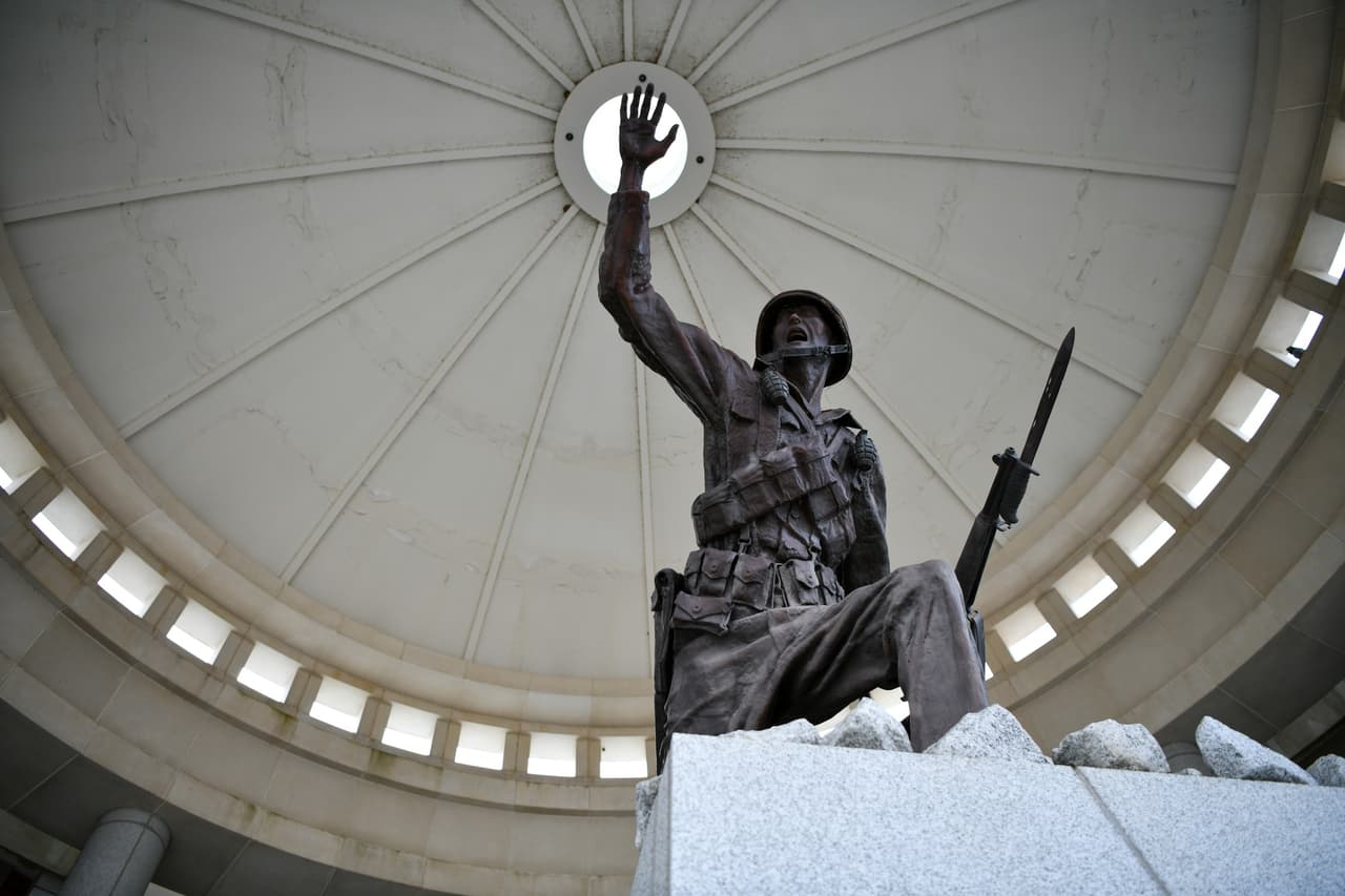 <b>National Infantry Museum & Soldier Center (Columbus)</b>
<br>
<b>Sitio web</b>: 
<a href="https://nationalinfantrymuseum.org/">https://nationalinfantrymuseum.org/</a> 
<br>
<b><a href="https://maps.app.goo.gl/Z5K6QAPEp5PkrfZj6">Cómo llegar</a> </b>
<br>
<br>El Museo Nacional de Infantería cuenta con una amplia variedad de exhibiciones, tanto en el interior como en el exterior, que muestran la historia del soldado de infantería estadounidense desde la Guerra Revolucionaria hasta la actualidad.