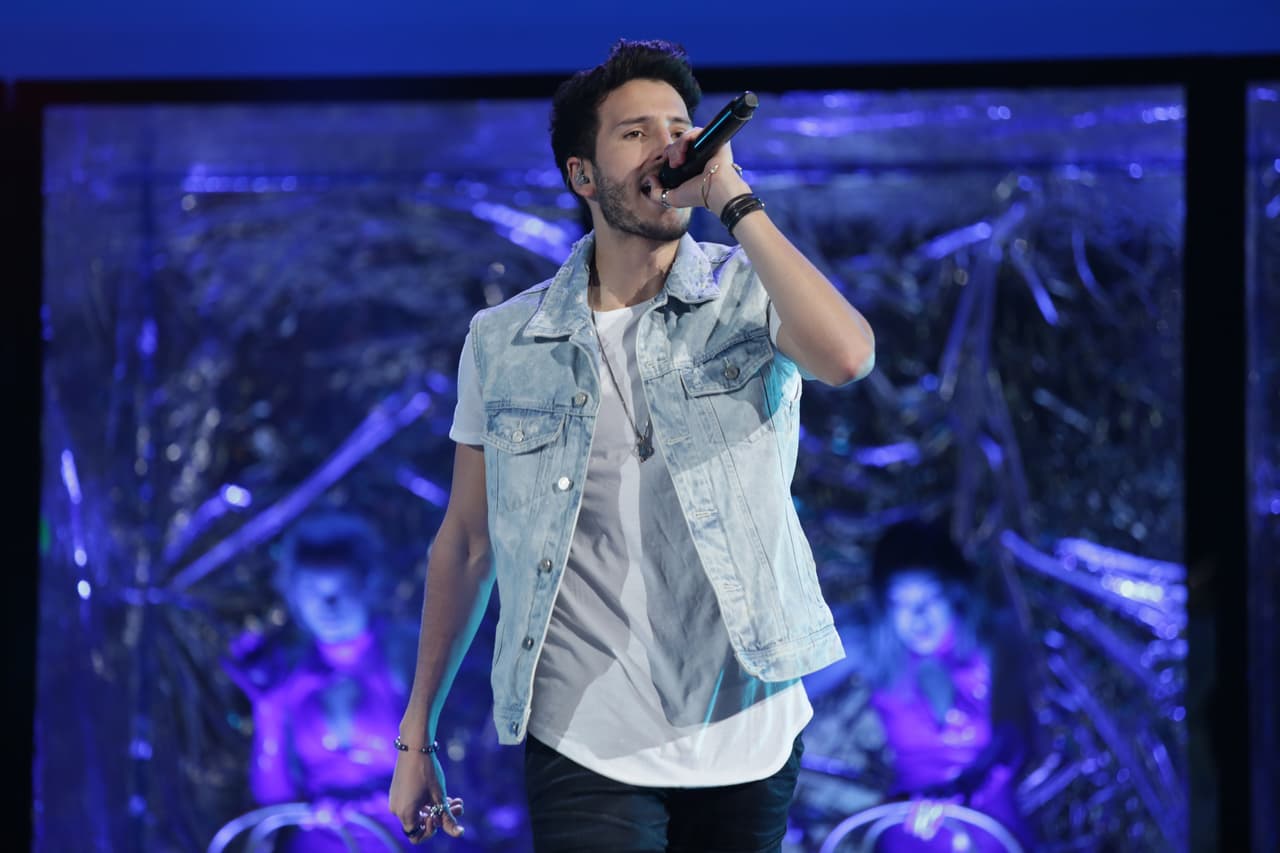 Tocó el turno a Sebastián Yatra de realizar sus ensayos para la noche del jueves.