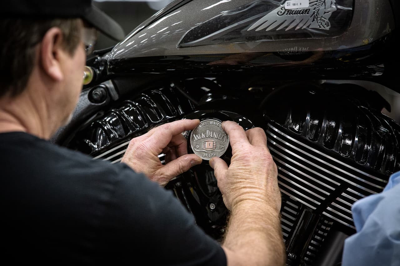 Aunque no es evidente, Indian asegura que el número de unidades planeadas 177 está relacionado al famosos Jack Daniel’s iconic “Old No. 7 Brand”.