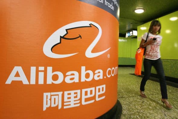 Yahoo! también fue es objeto de una oferta de readquisición presentada por el grupo Internet chino Alibaba, del cual es el principal accionista.